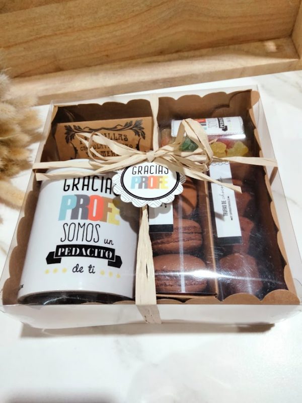 Caja kraft acetato + taza gracias profe