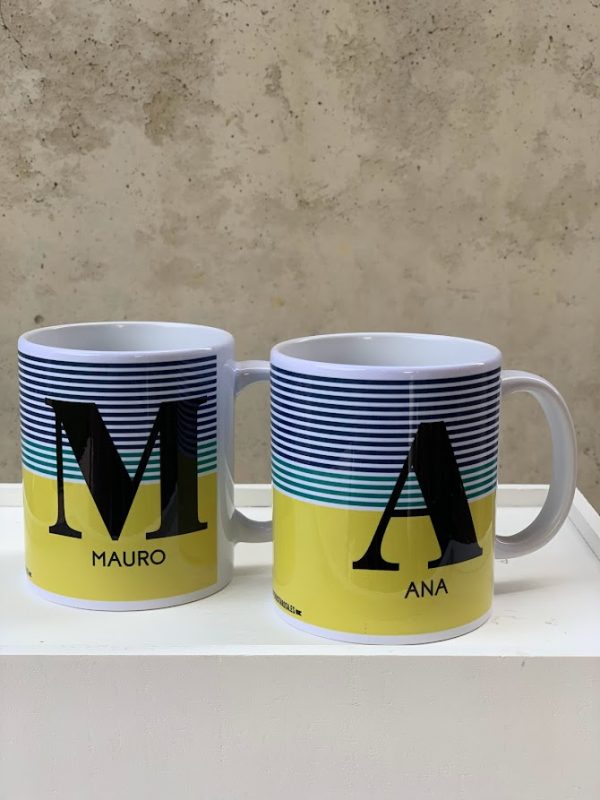 Taza de porcelana con rayas